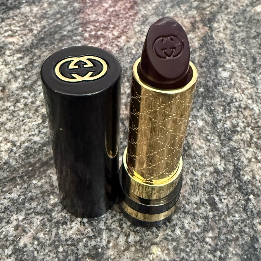 Gucci Rich Lipstick - Dark Romance New - Swatched